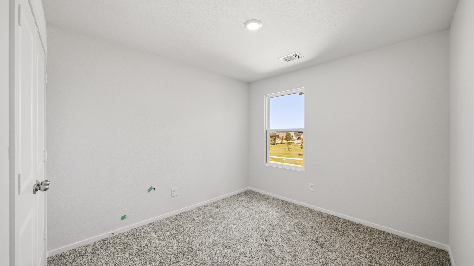 bedroom with carpet flooring