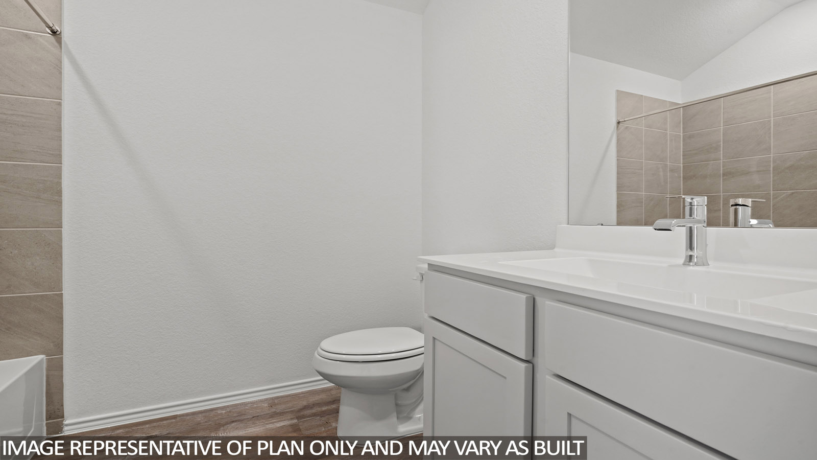 secondary bathroom with full tub