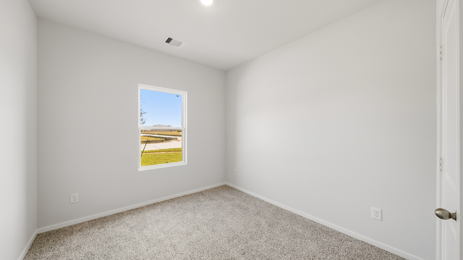 bedroom with carpet flooring
