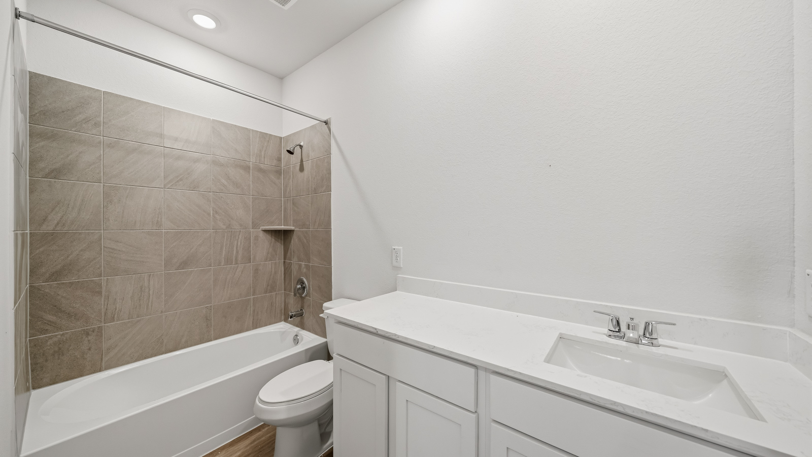 secondary bathroom with tub/ shower combo