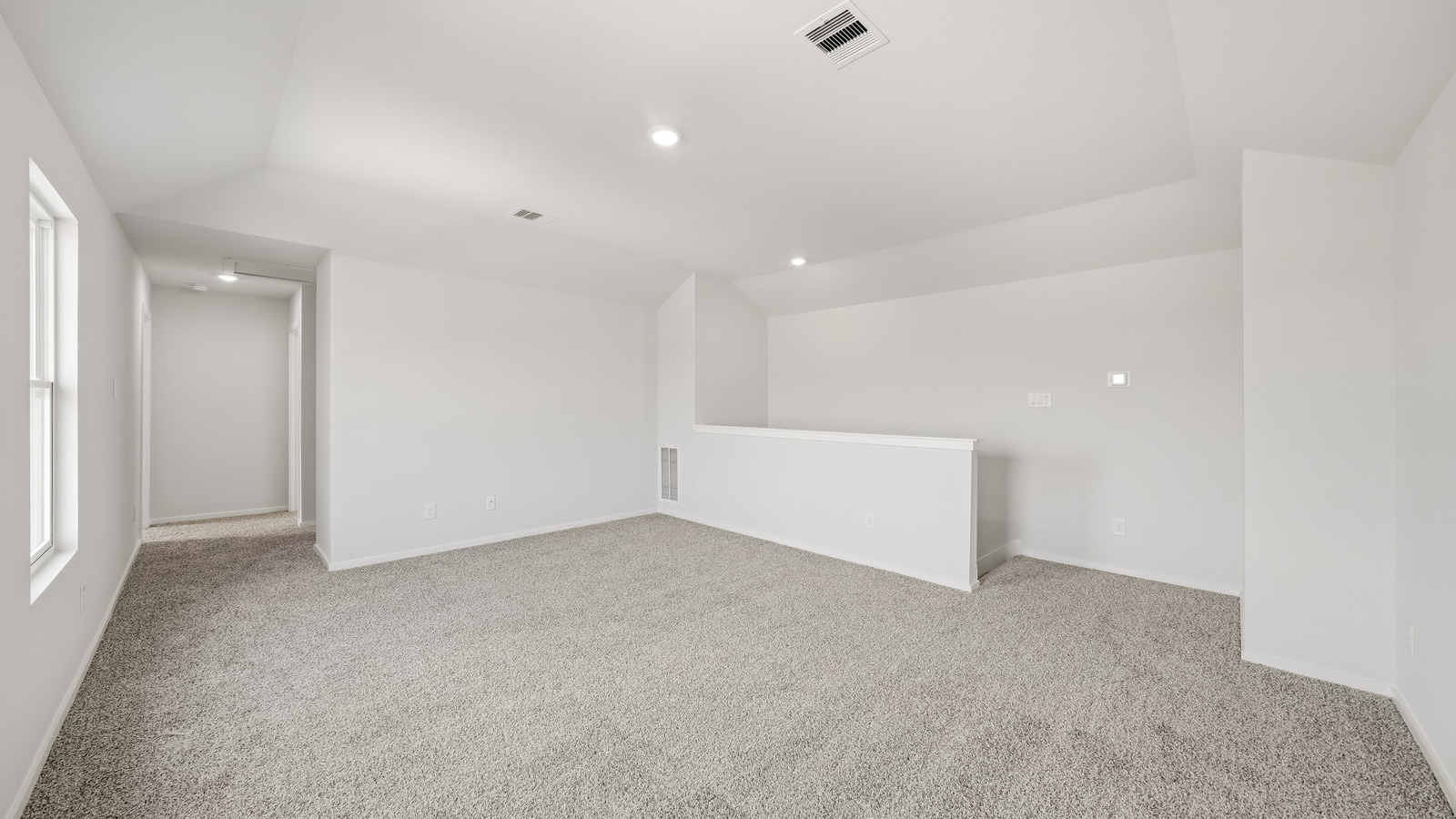 bedroom with carpet flooring