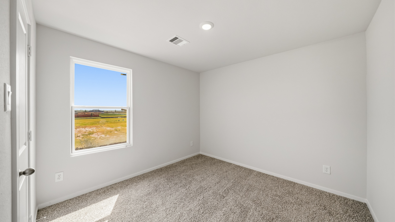 bedroom with carpet flooring