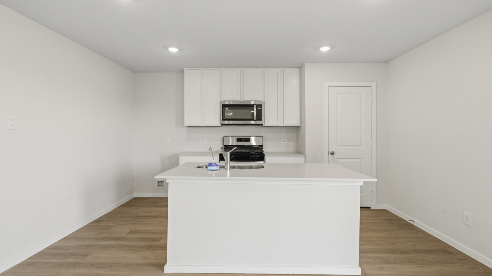 Model Open 7 days a week 4016 Shimmer Sol Drive, Brookshire, TX 77423 1-2 story home, 3,4,5,6 bed homes with 1,2,3 baths.