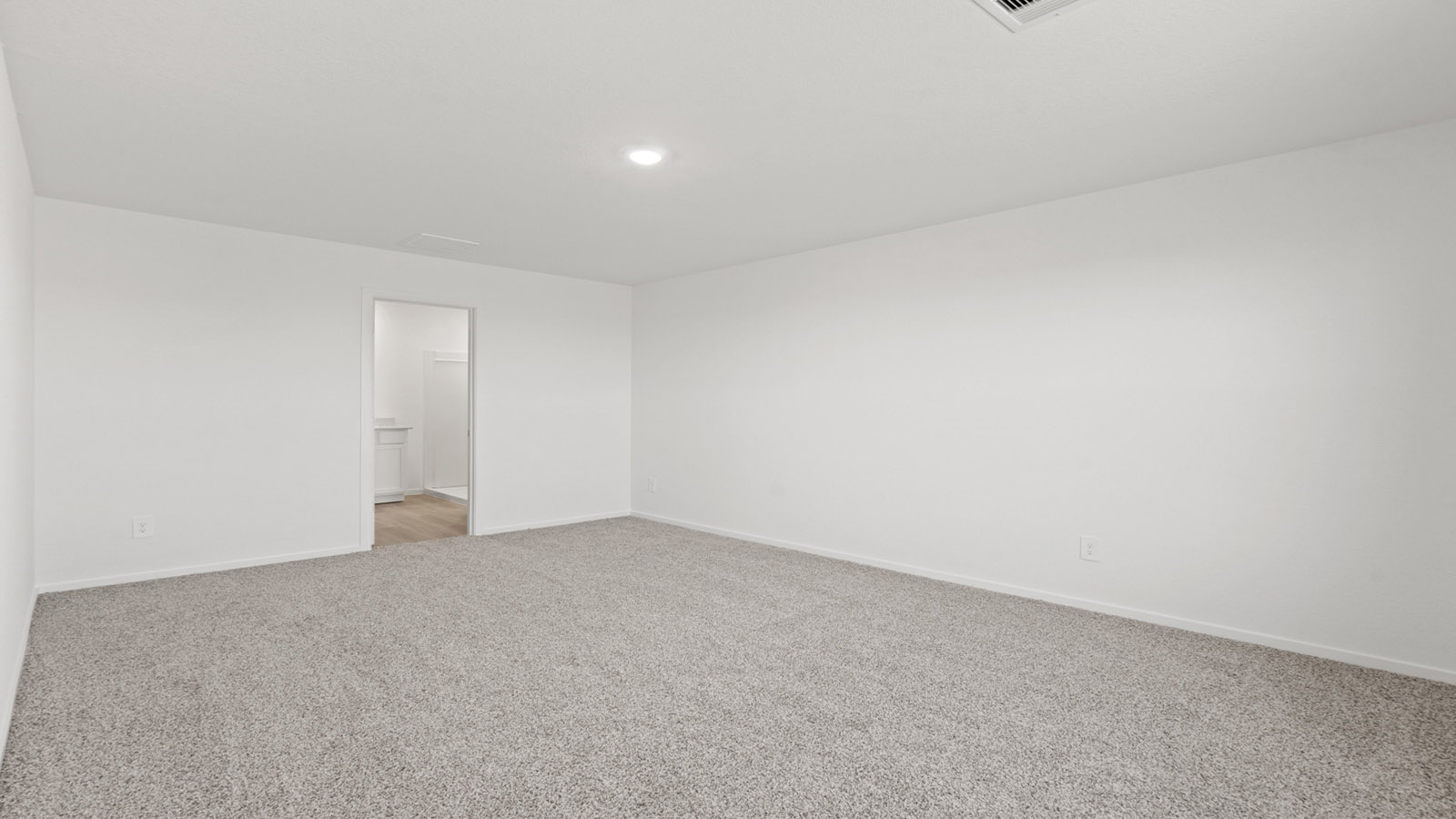 bedroom with carpet