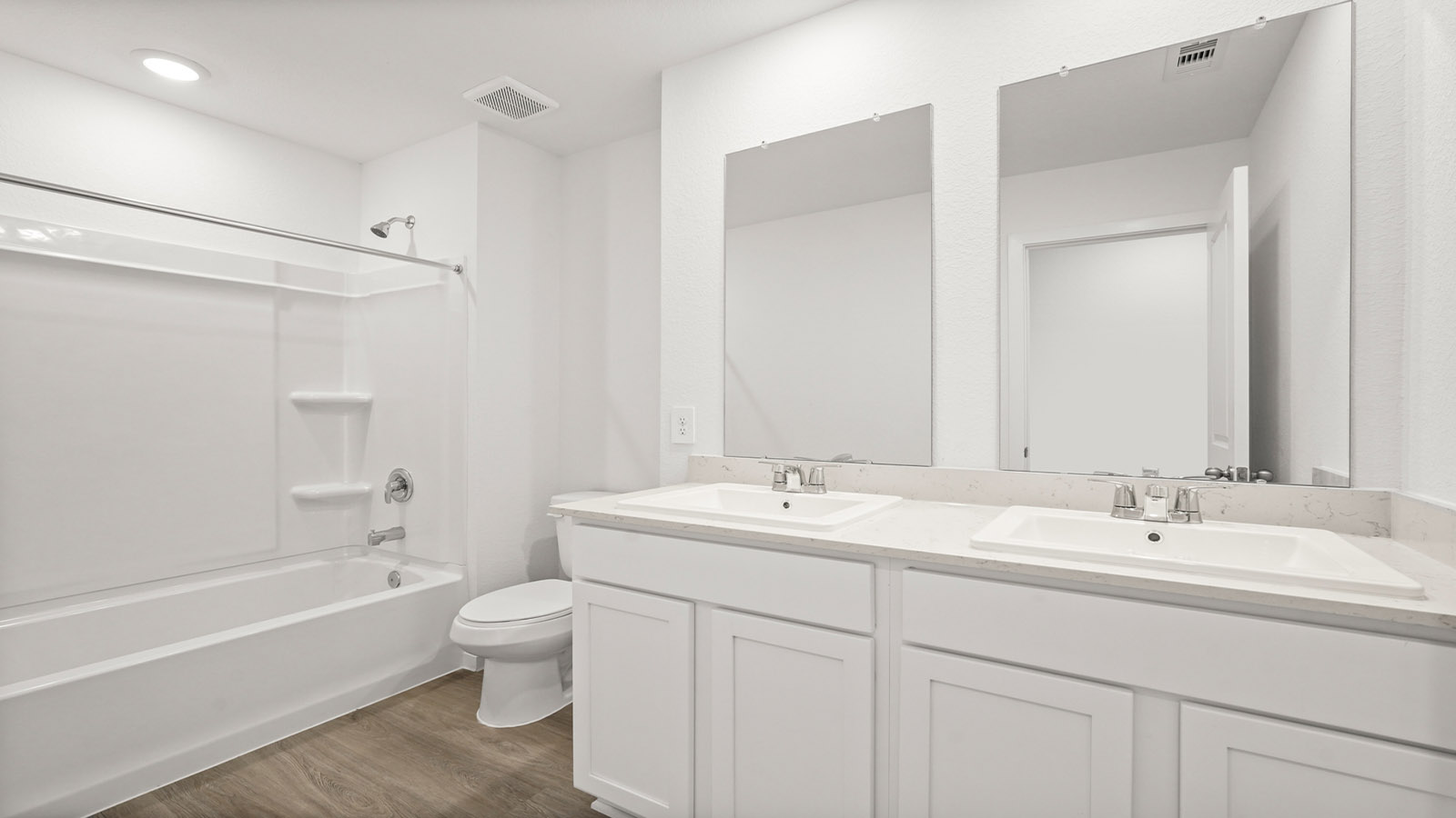 Secondary bathroom with tub/shower combo