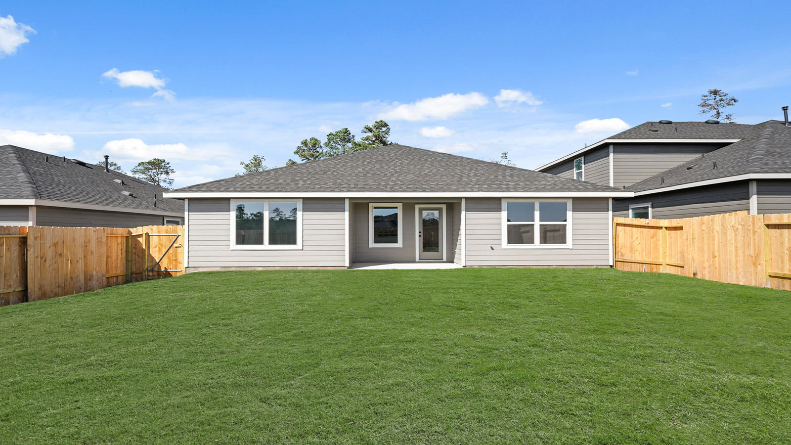 covered patio with overhead lighting