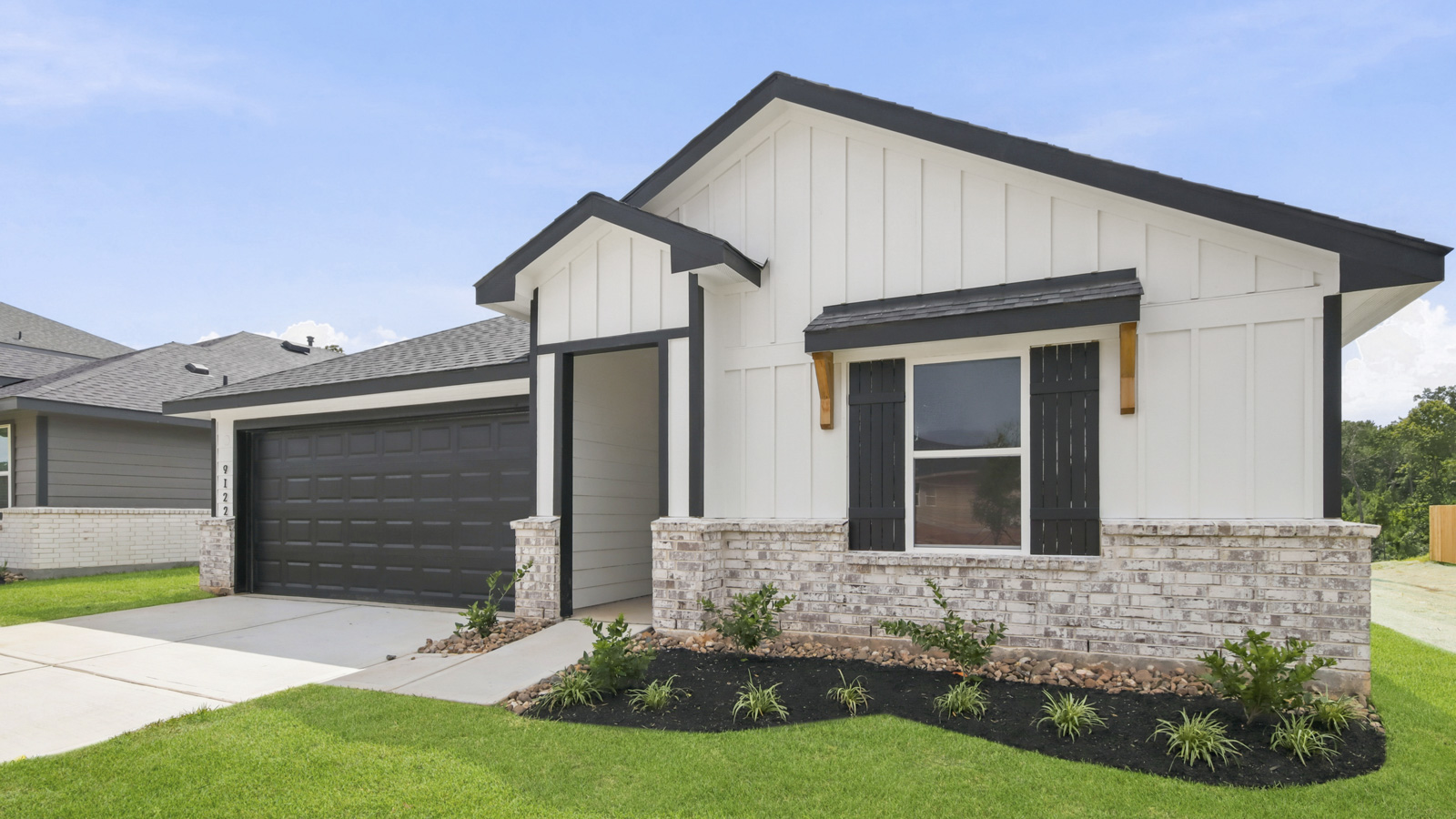 Model open 7 days a week 8738 Lake Valley Drive, Montgomery, TX 77316 1-2 story home, 3,4,5,6 bed homes with 1,2,3 baths.