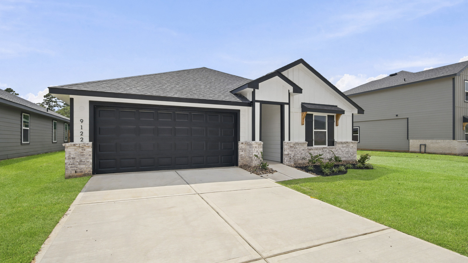 Model open 7 days a week 8738 Lake Valley Drive, Montgomery, TX 77316 1-2 story home, 3,4,5,6 bed homes with 1,2,3 baths.