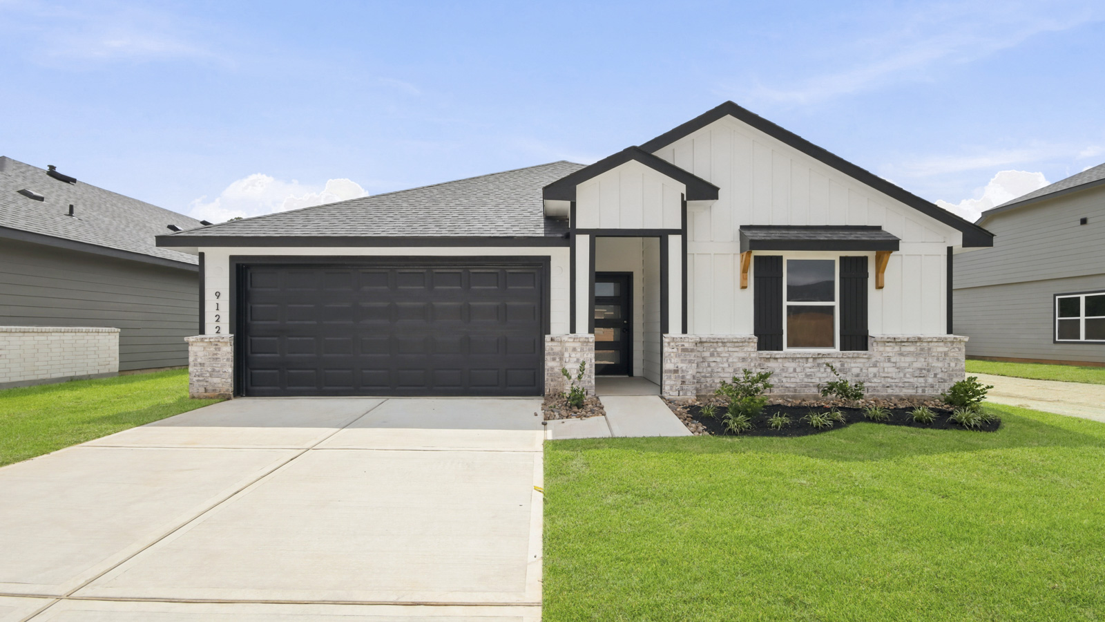 Model open 7 days a week 8738 Lake Valley Drive, Montgomery, TX 77316 1-2 story home, 3,4,5,6 bed homes with 1,2,3 baths.