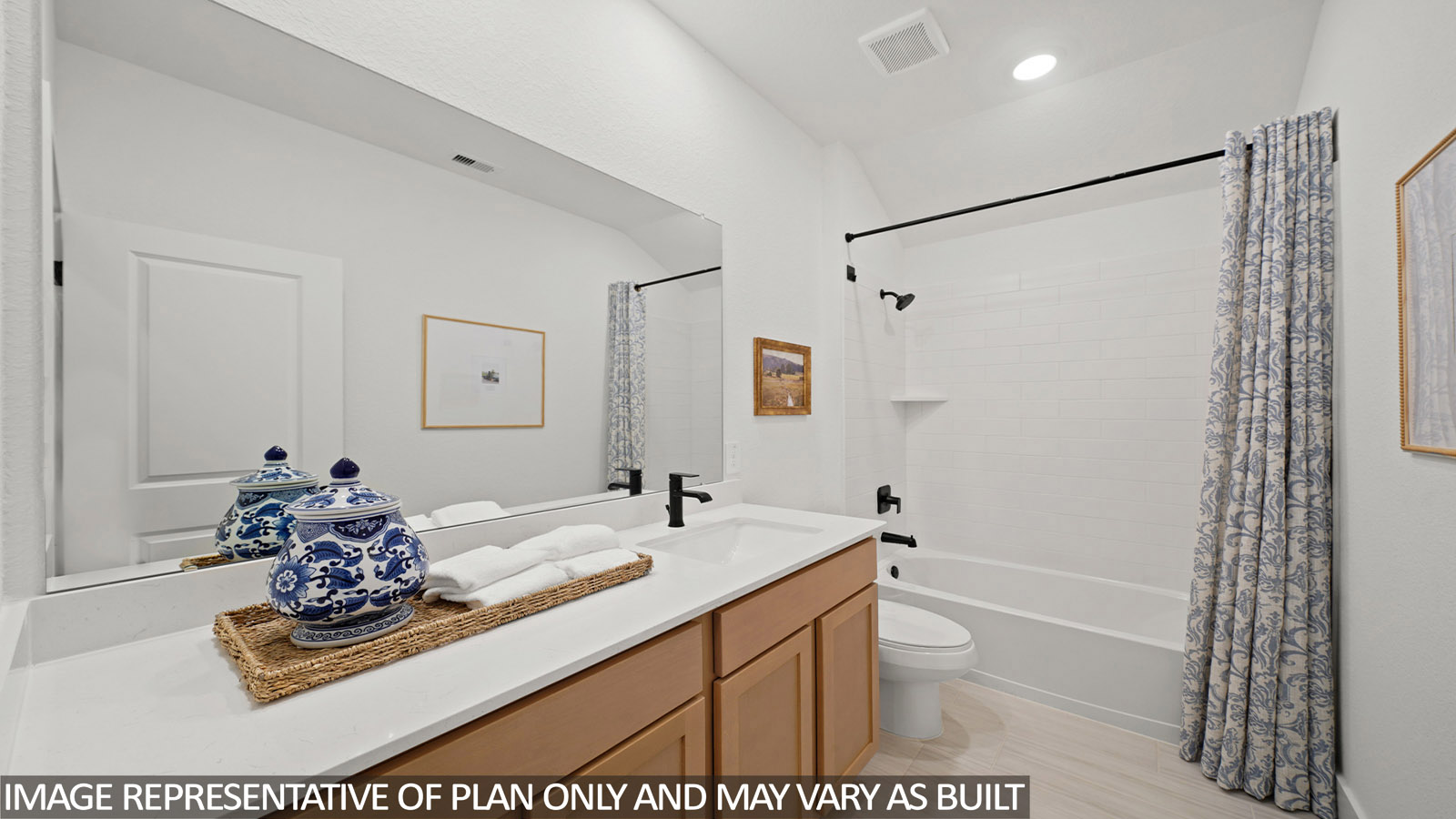 Secondary bathroom with tub/shower combo