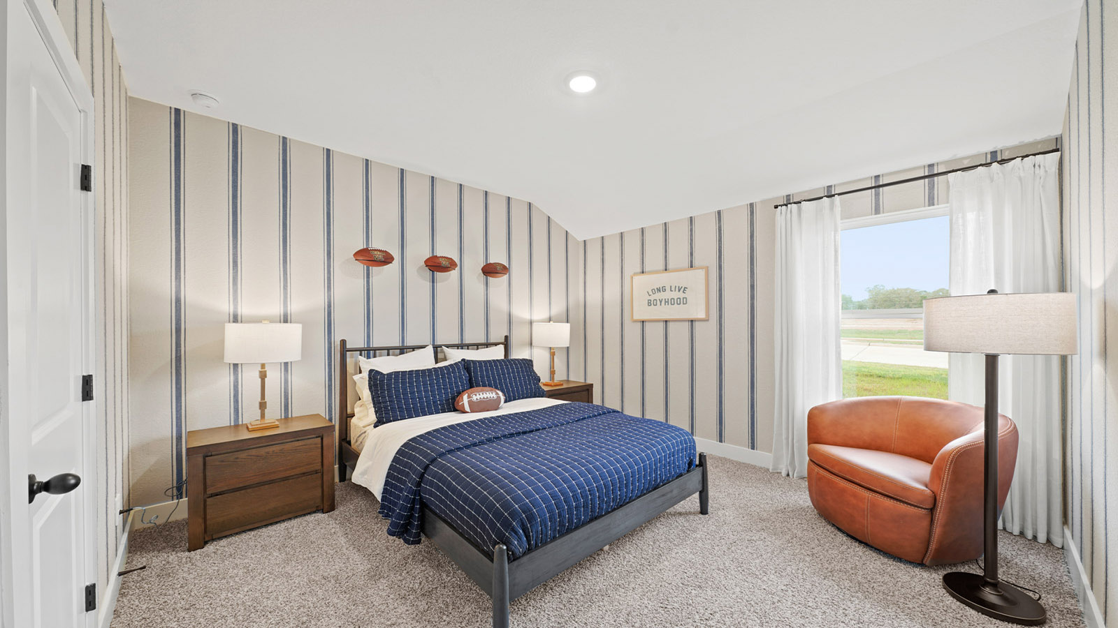 Secondary bedroom with carpet flooring