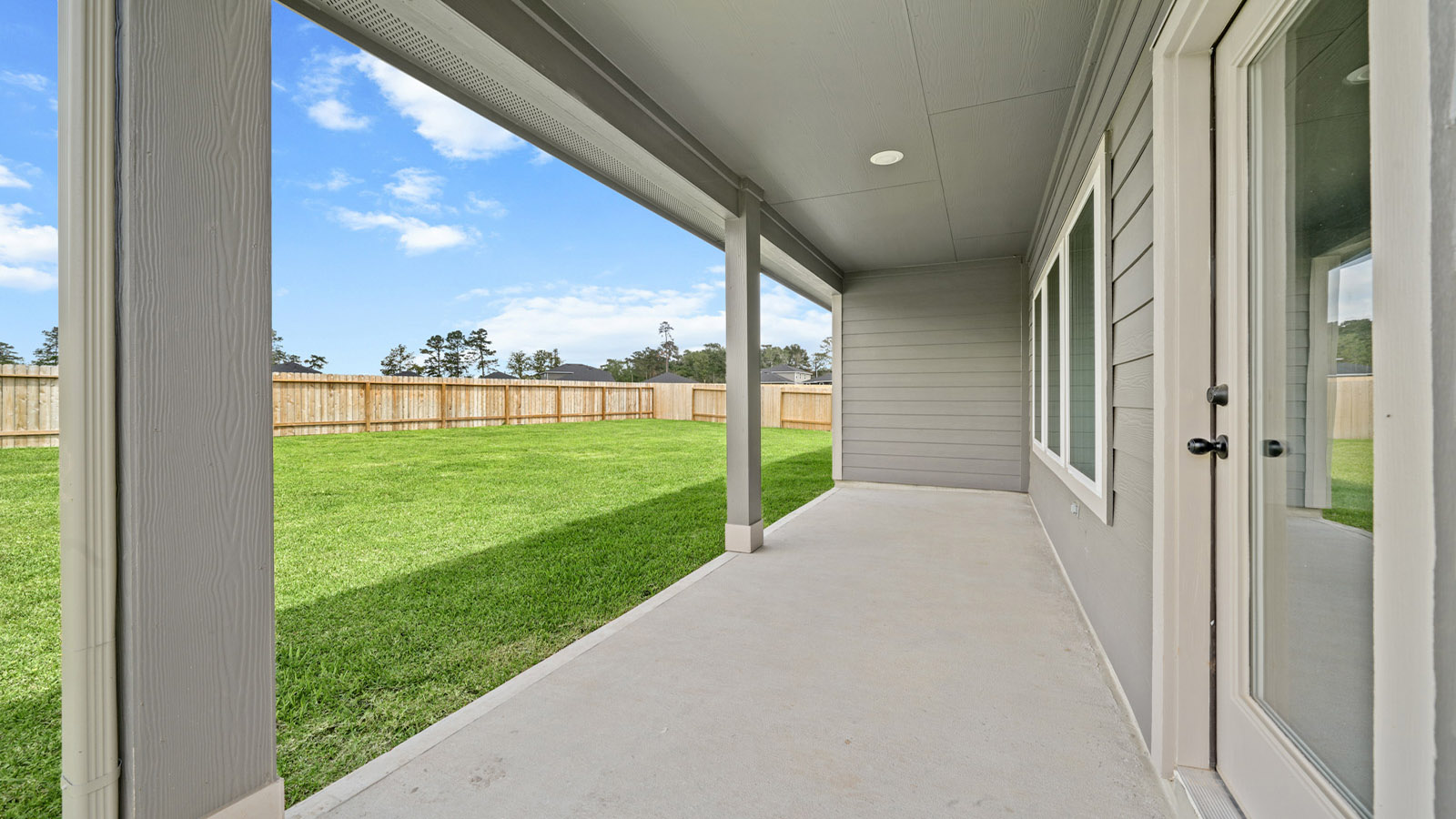 covered patio with overhead lighting