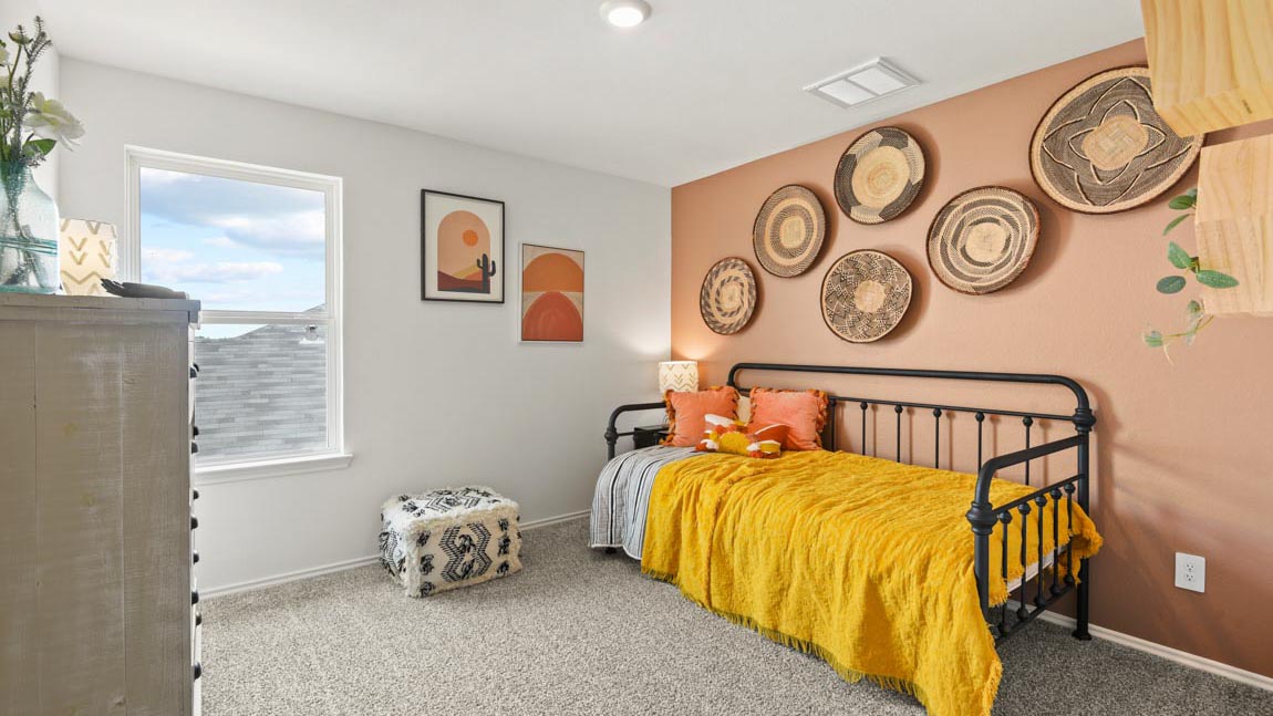 bedroom with carpet flooring