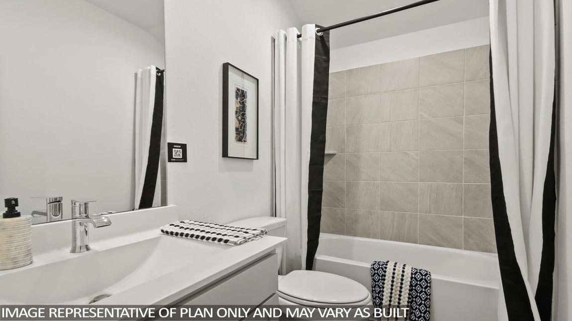 Secondary bathroom with tub/shower combo with quartz counter tops in montgomery TX