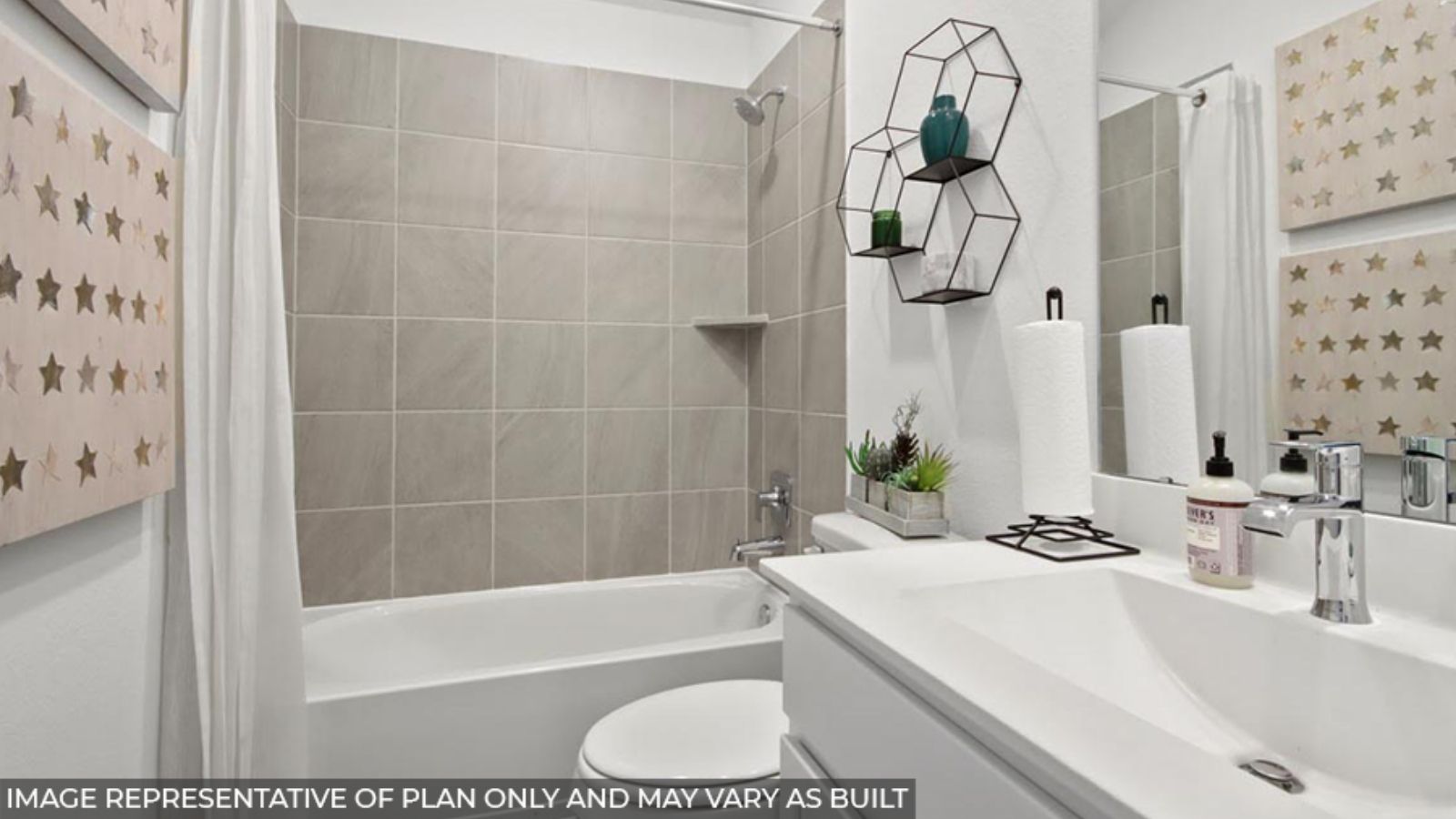 Secondary bathroom with tub/shower combo with quartz counter tops in montgomery TX