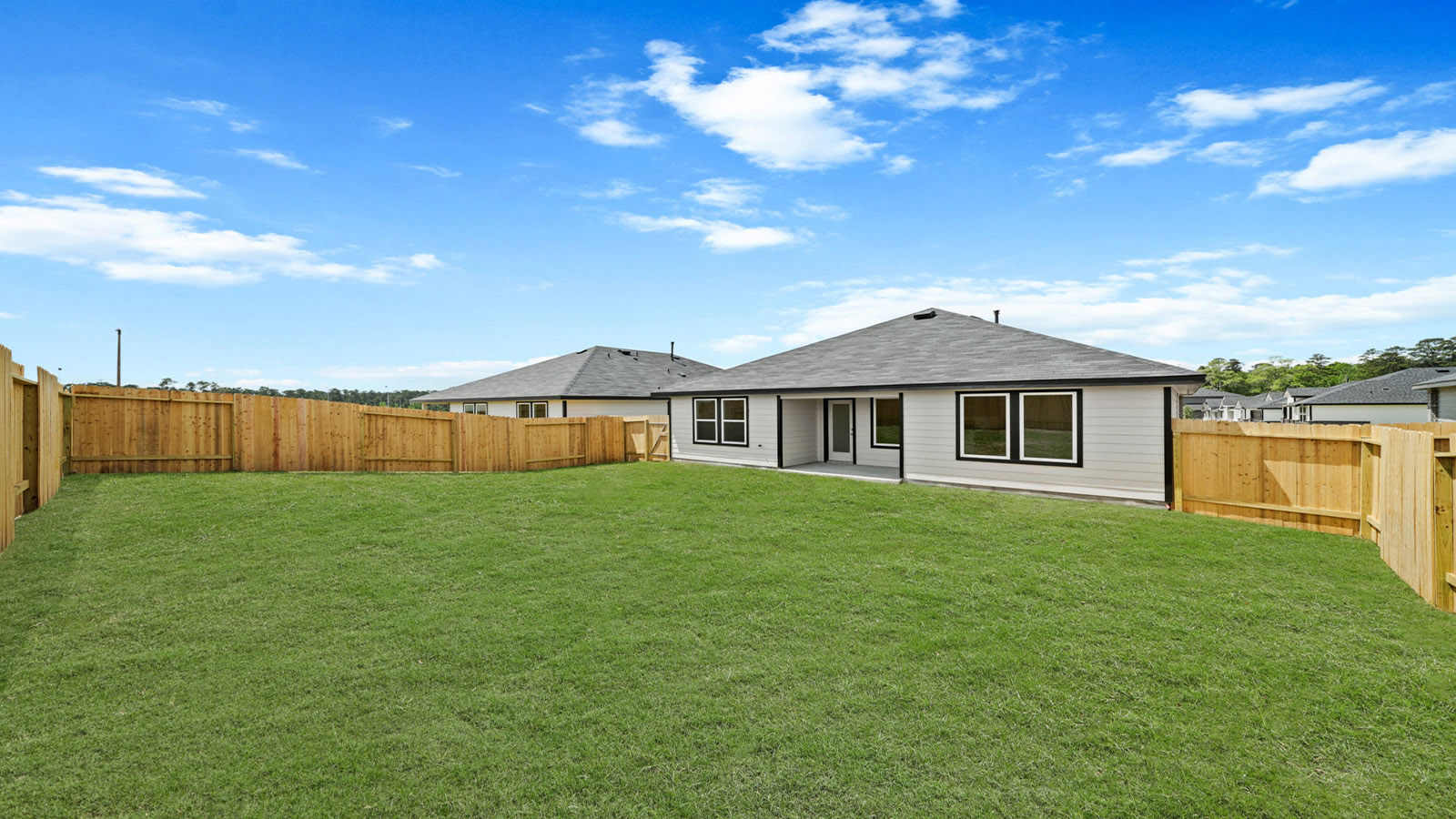 covered patio with overhead lighting