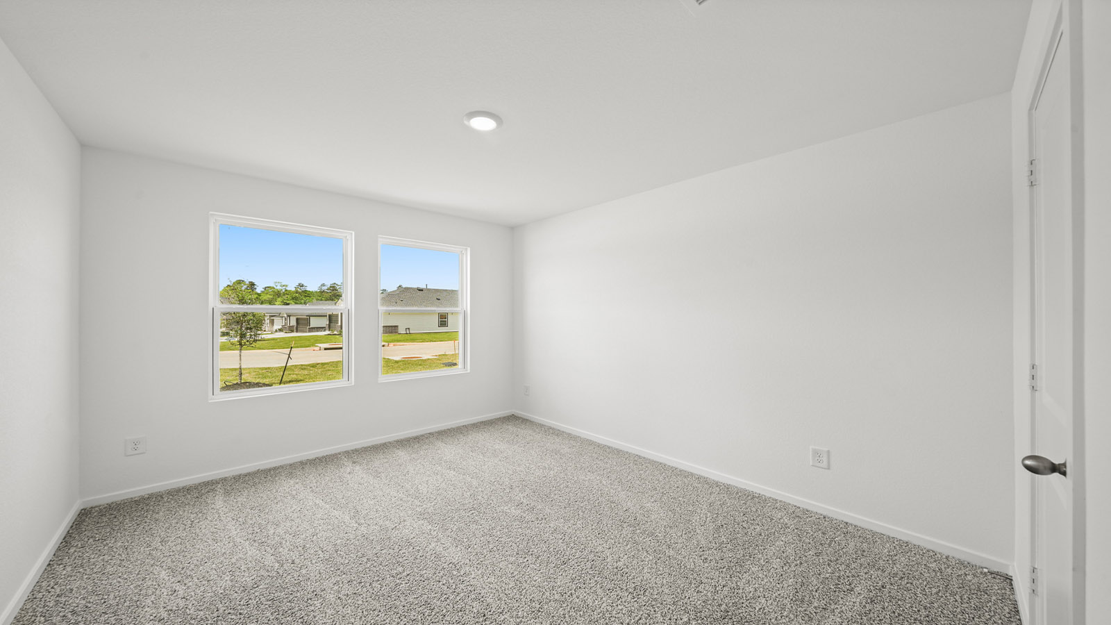 Secondary bedroom with carpet flooring