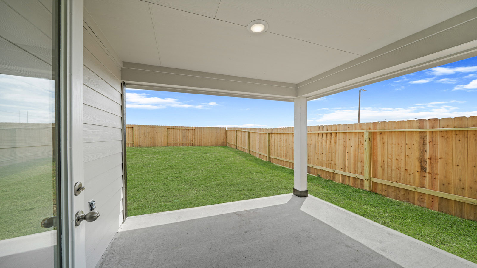covered patio with overhead lighting