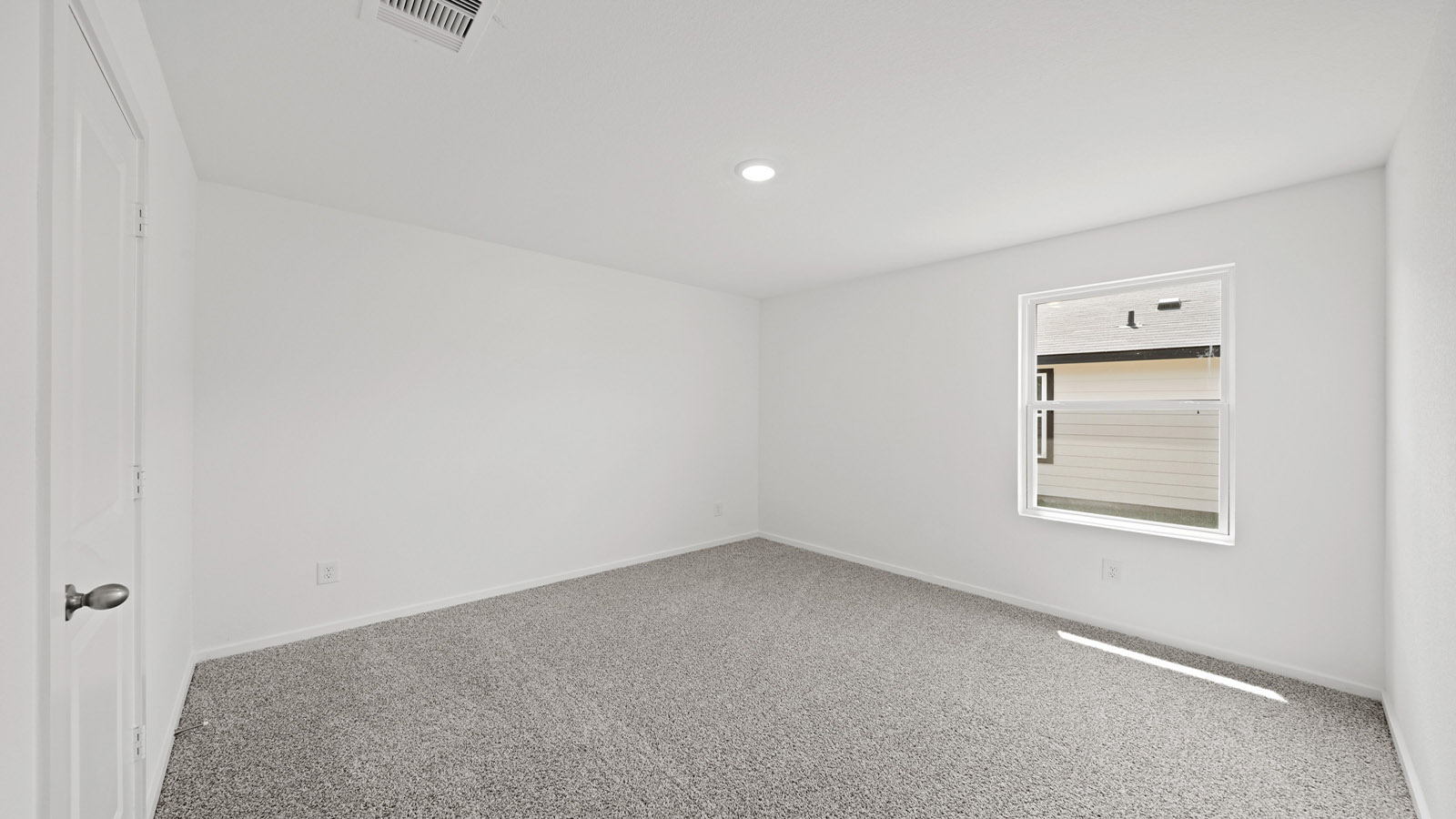 Secondary bedroom with carpet flooring