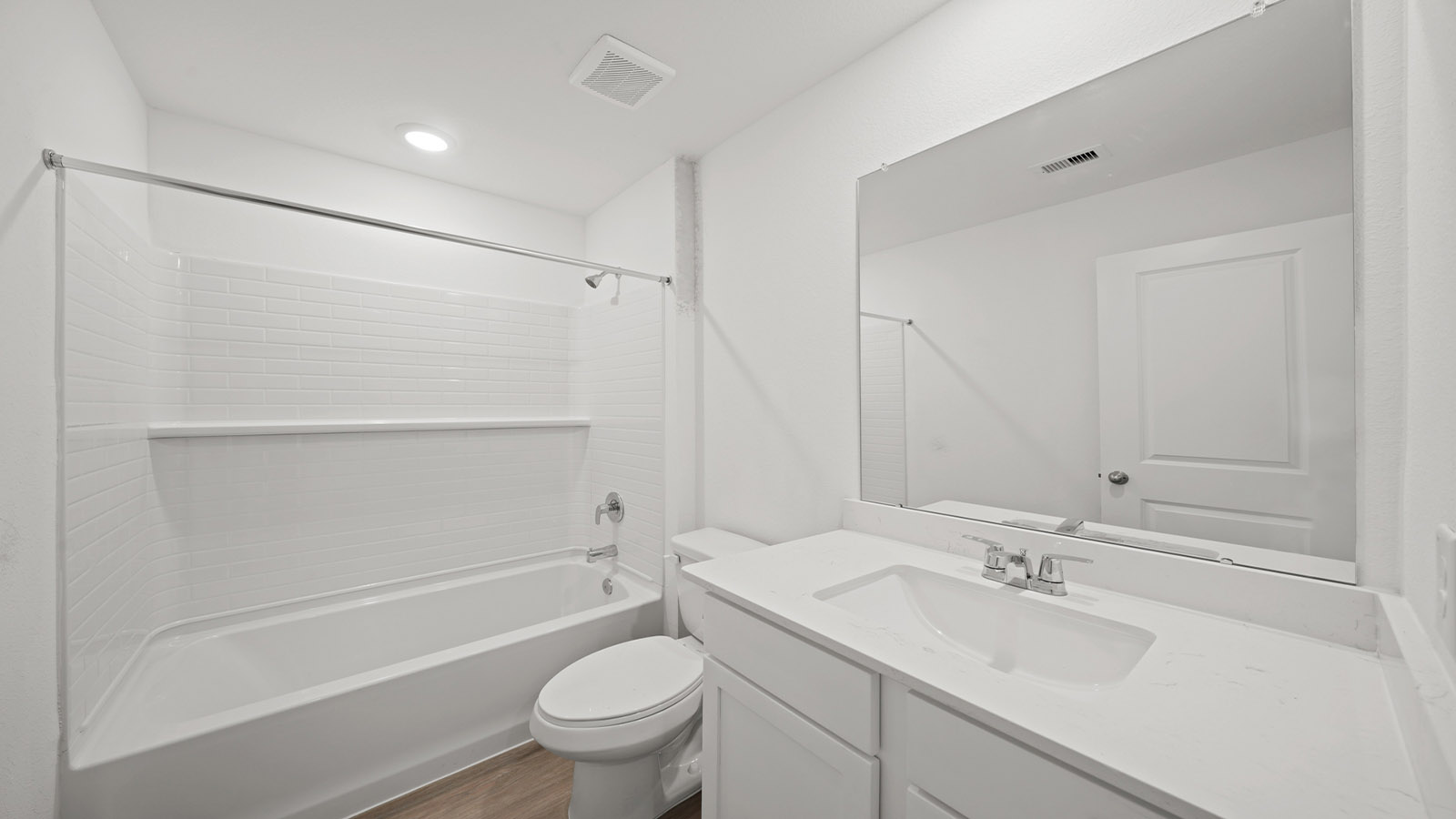 Secondary bathroom with tub/shower combo