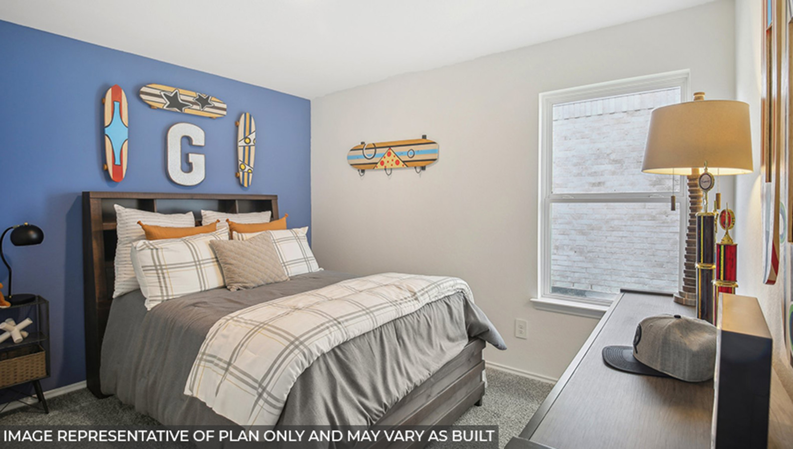 bedroom with carpet flooring