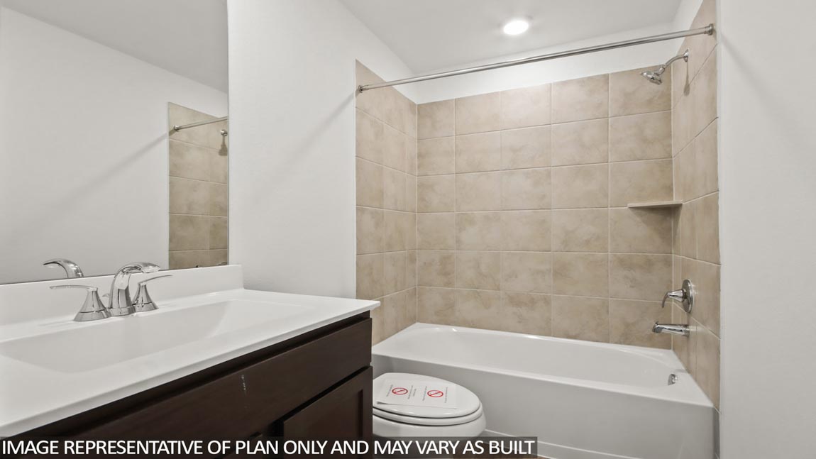 Secondary bathroom with shower/tub combo