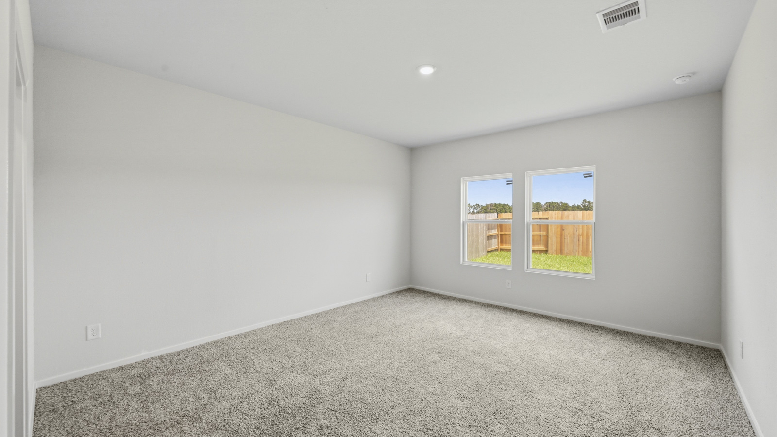 bedroom with carpet flooring