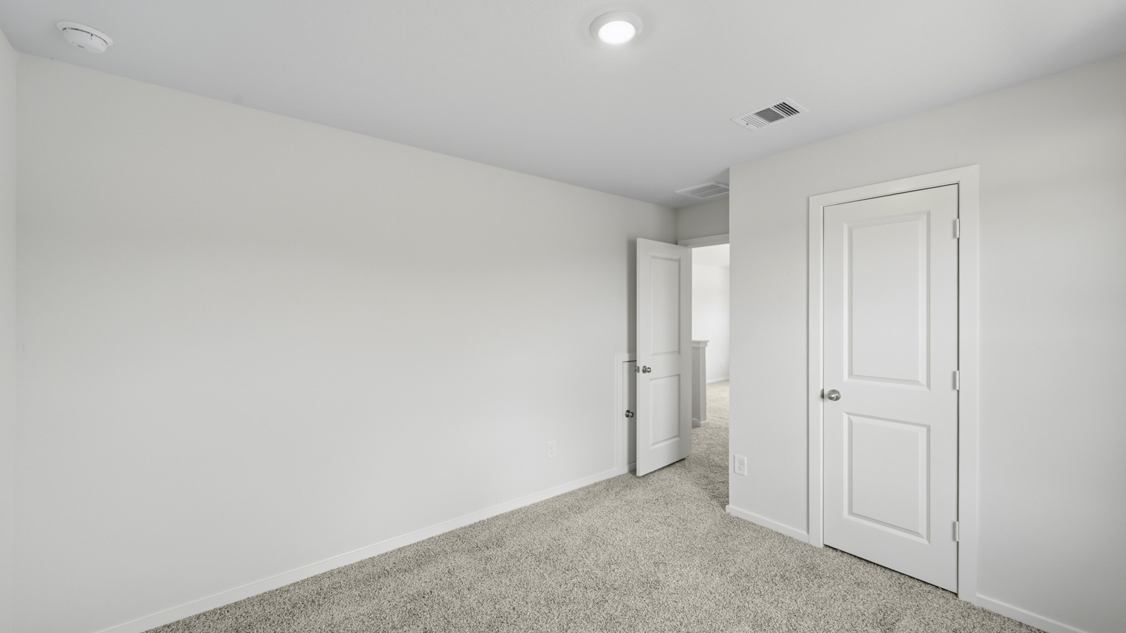 bedroom with carpet flooring