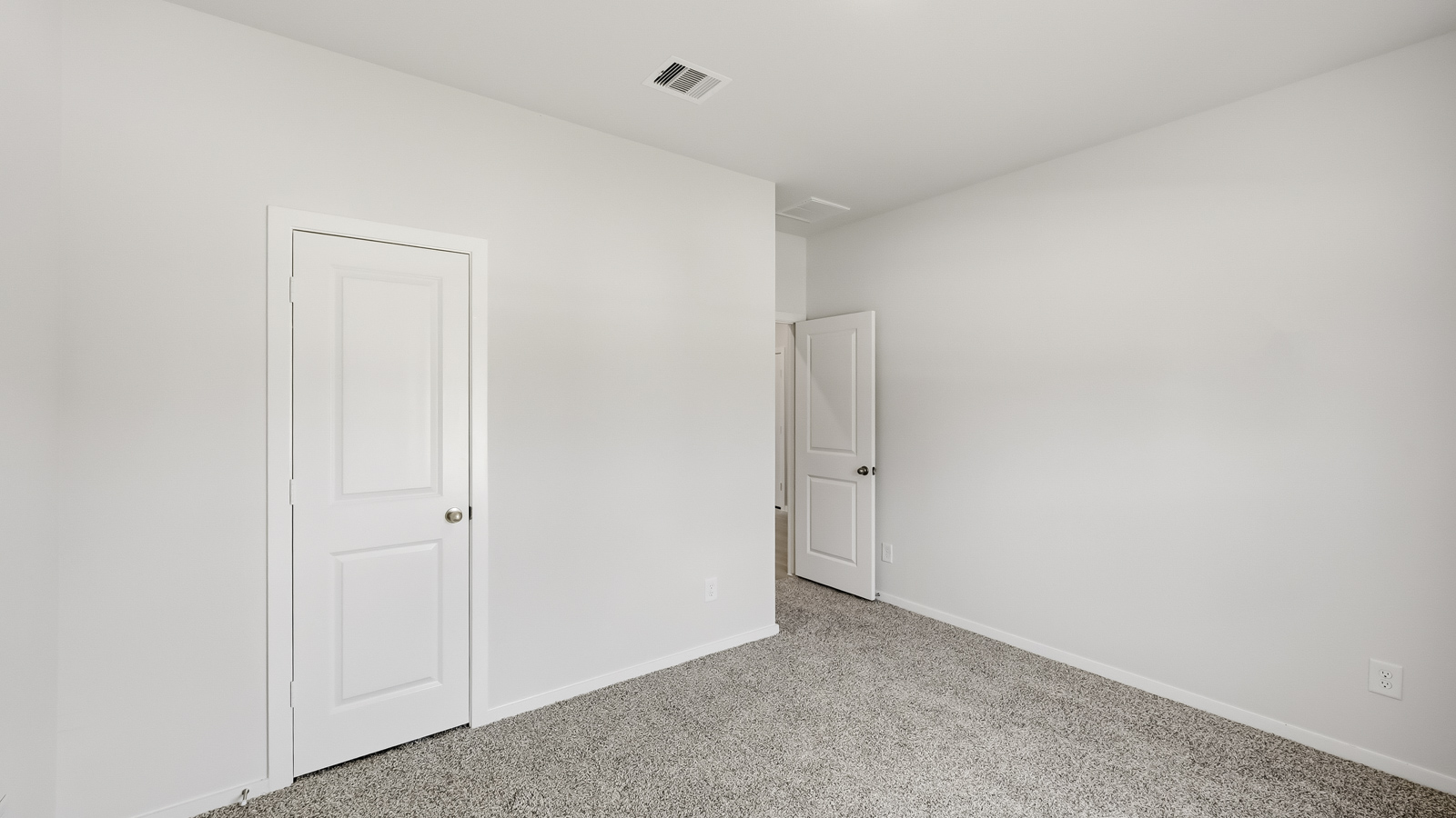 bedroom with carpet flooring