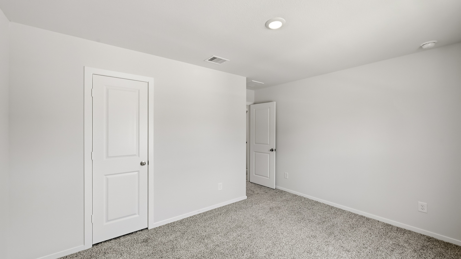 bedroom with carpet flooring