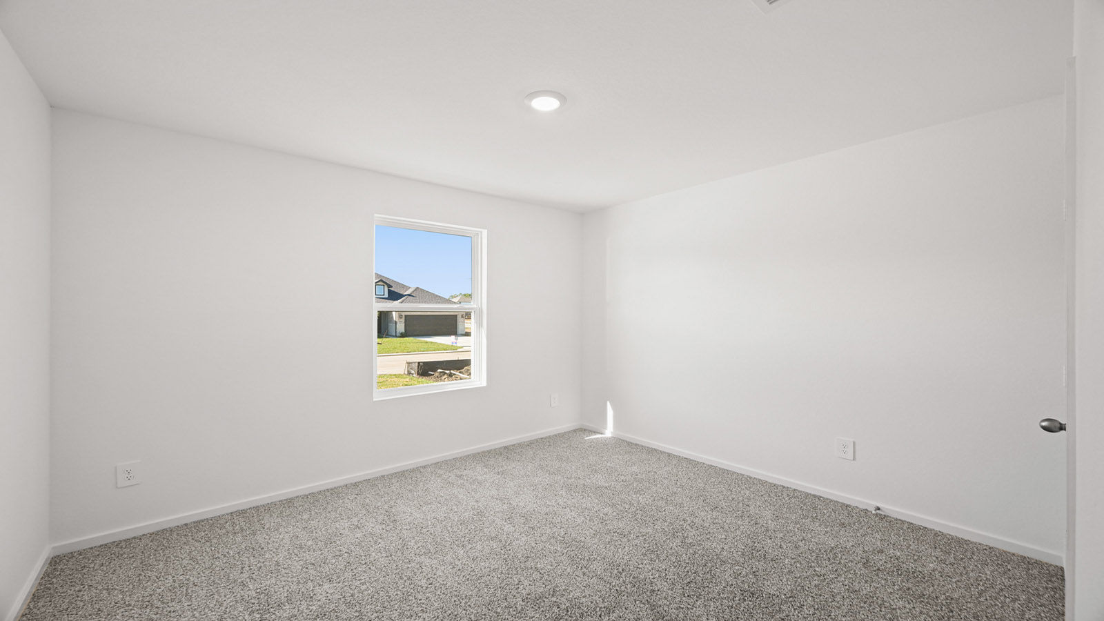 Secondary bedroom with carpet flooring