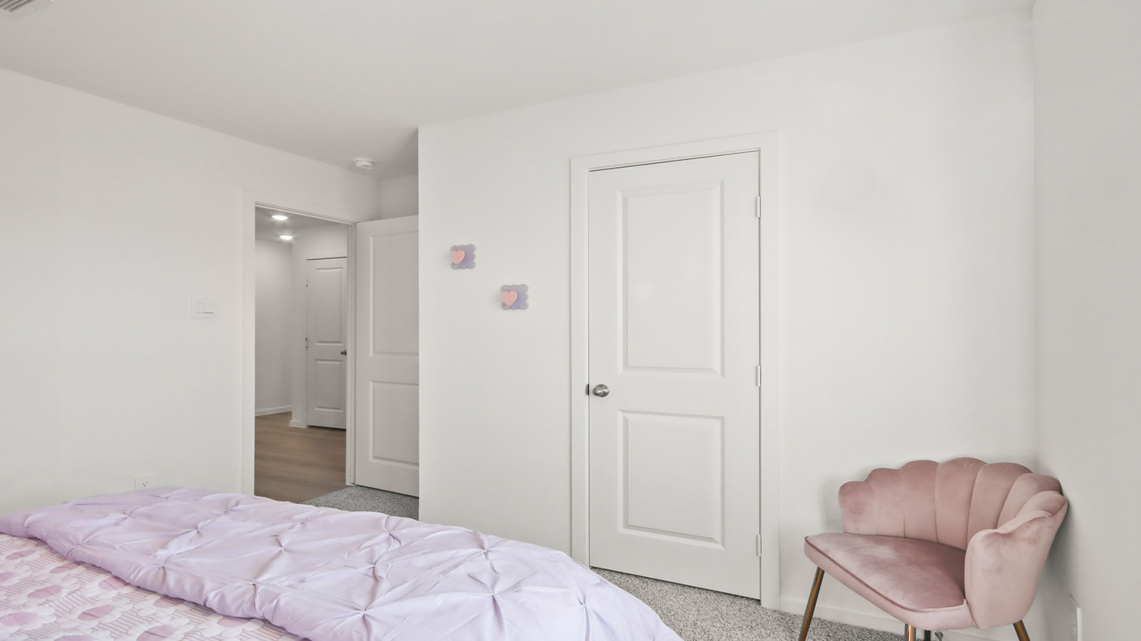 Secondary bedroom with carpet flooring
