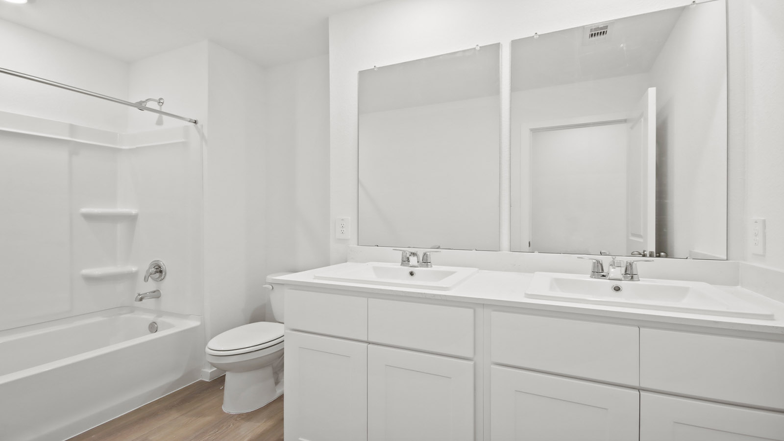 Secondary bathroom with tub/shower combo