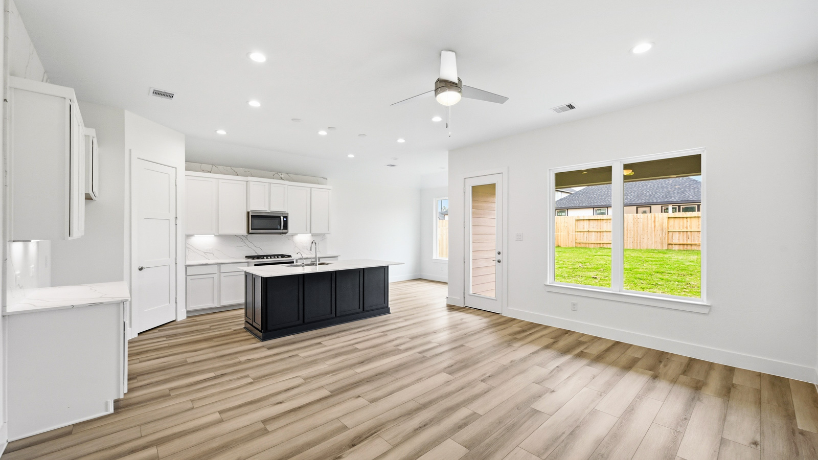 Mill Creek Estates Model Open 7 days a week 40812 Lilac Branch Street, Magnolia, TX 77354 1-2 story home, 3,4,5,6 bed homes with 1,2,3 baths.