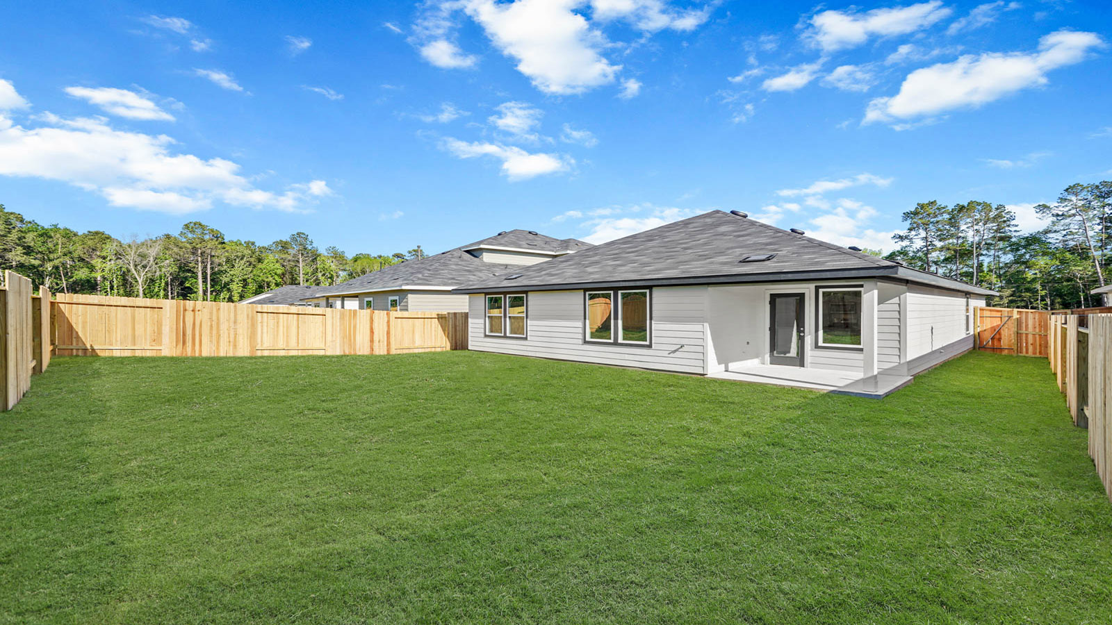 covered patio with overhead lighting