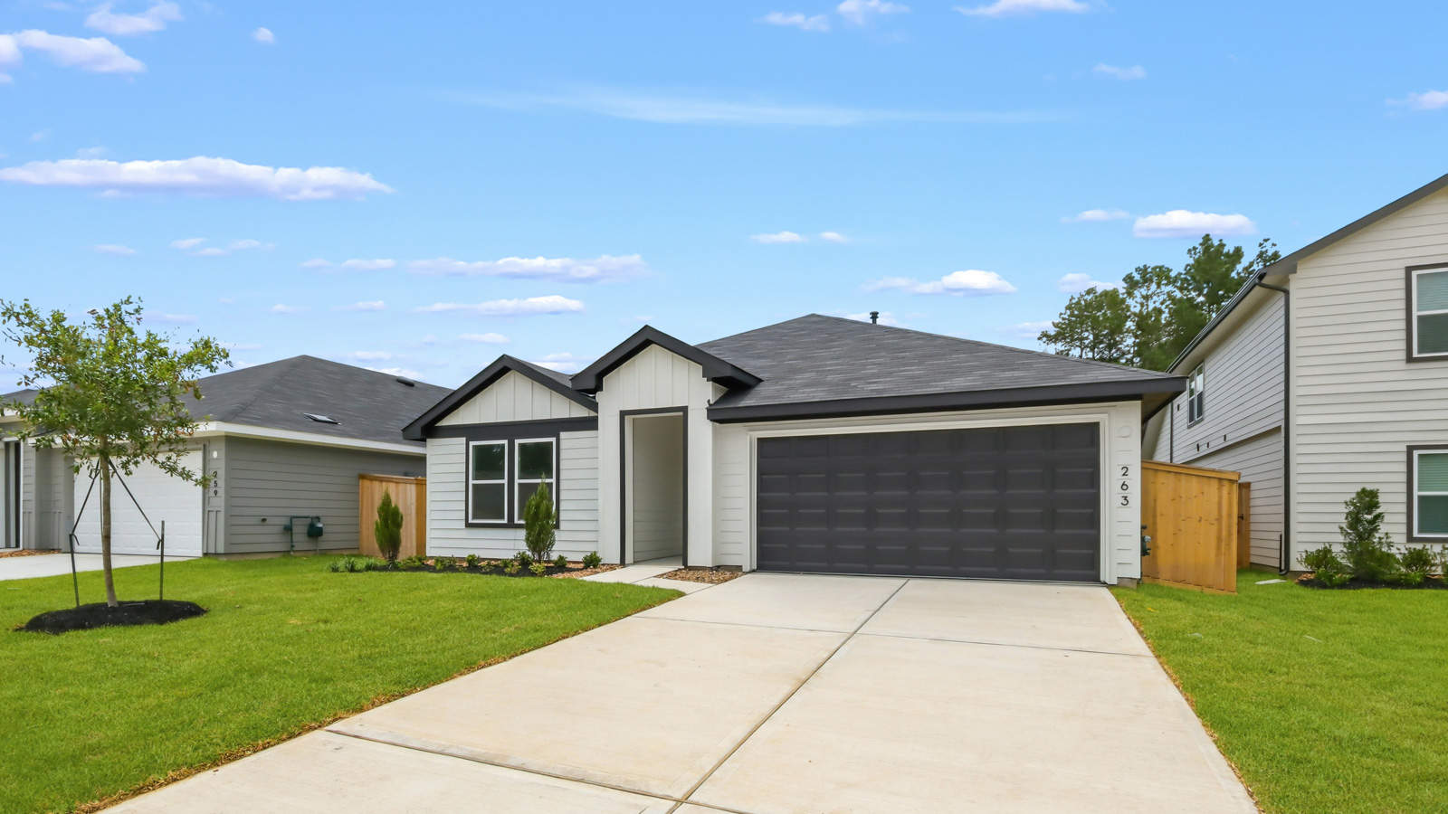 Model Open 7 days a week 105 Golden Eagle Blvd., New Waverly, TX 77358 1-2 story home, 3,4,5,6 bed homes with 1,2,3 baths.