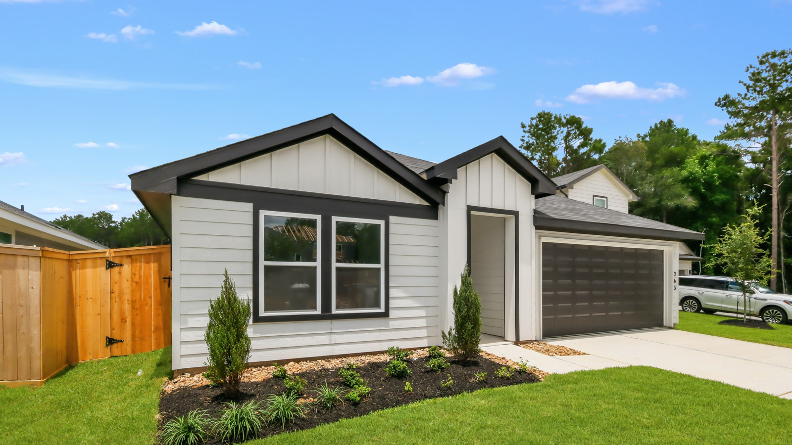 Model Open 7 days a week 105 Golden Eagle Blvd., New Waverly, TX 77358 1-2 story home, 3,4,5,6 bed homes with 1,2,3 baths.