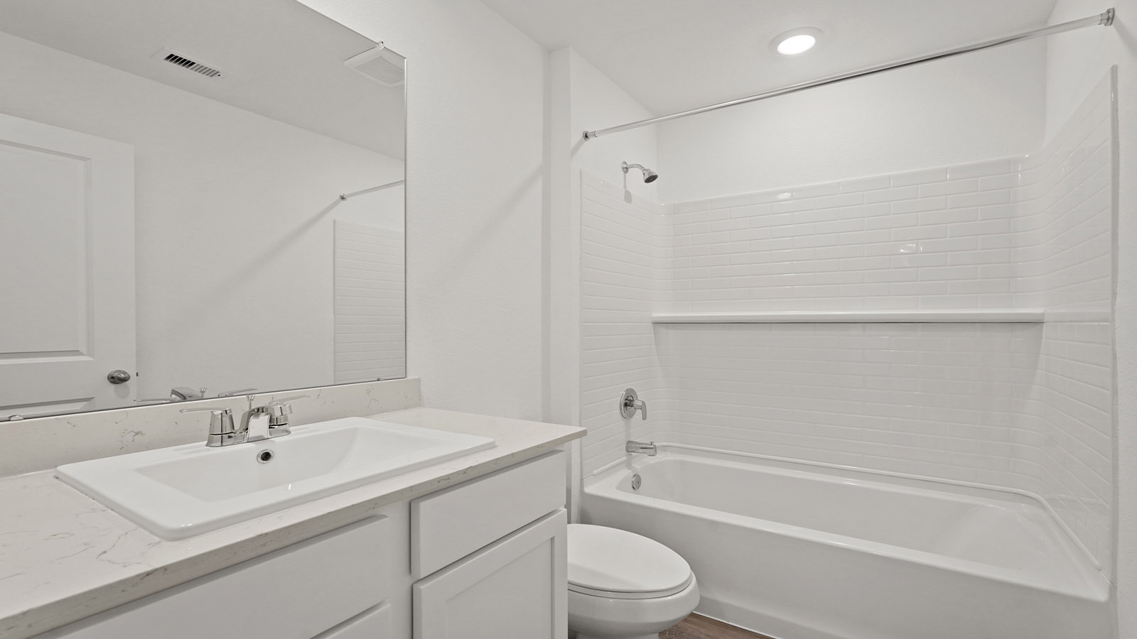 Secondary bathroom with tub/shower combo