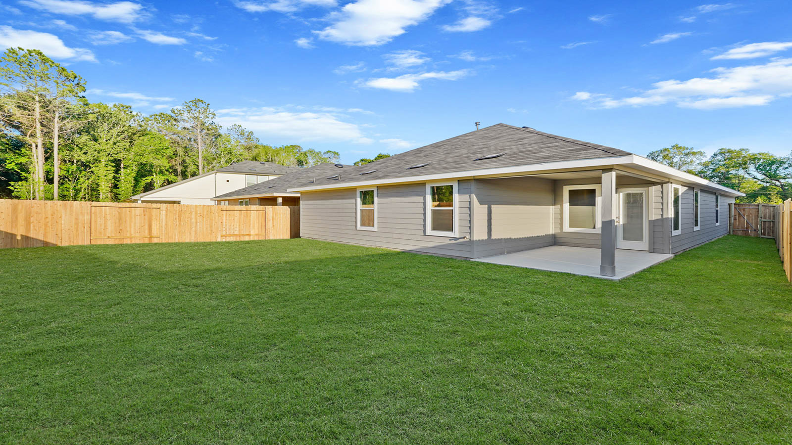 covered patio with overhead lighting