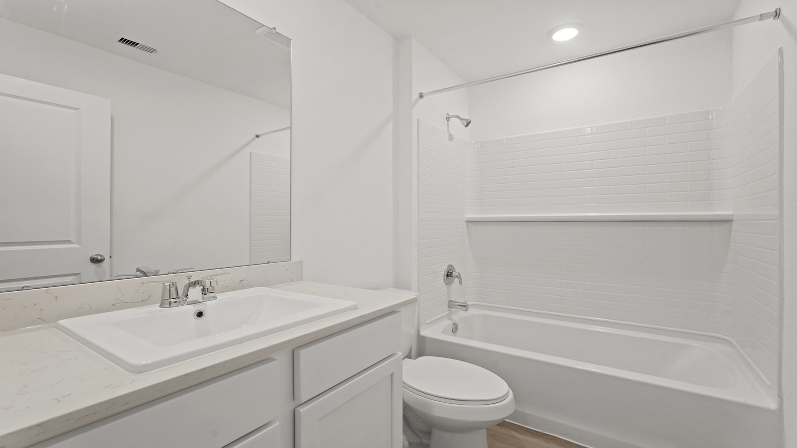 Secondary bathroom with tub/shower combo