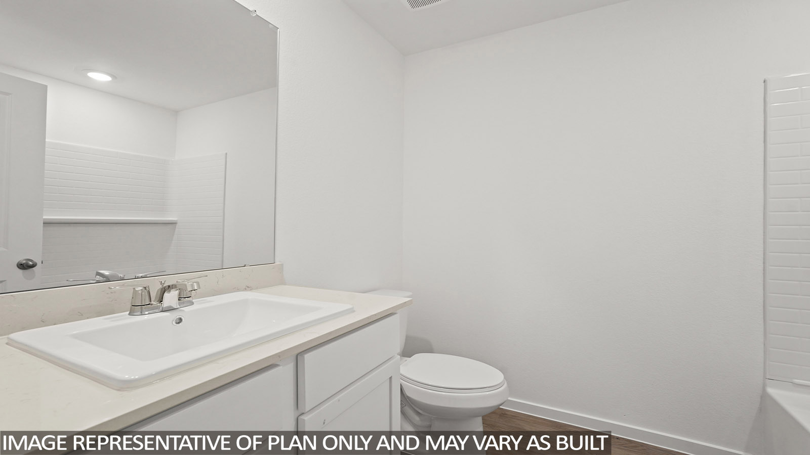 Secondary bathroom with tub/shower combo with quartz counter tops in New Waverly TX