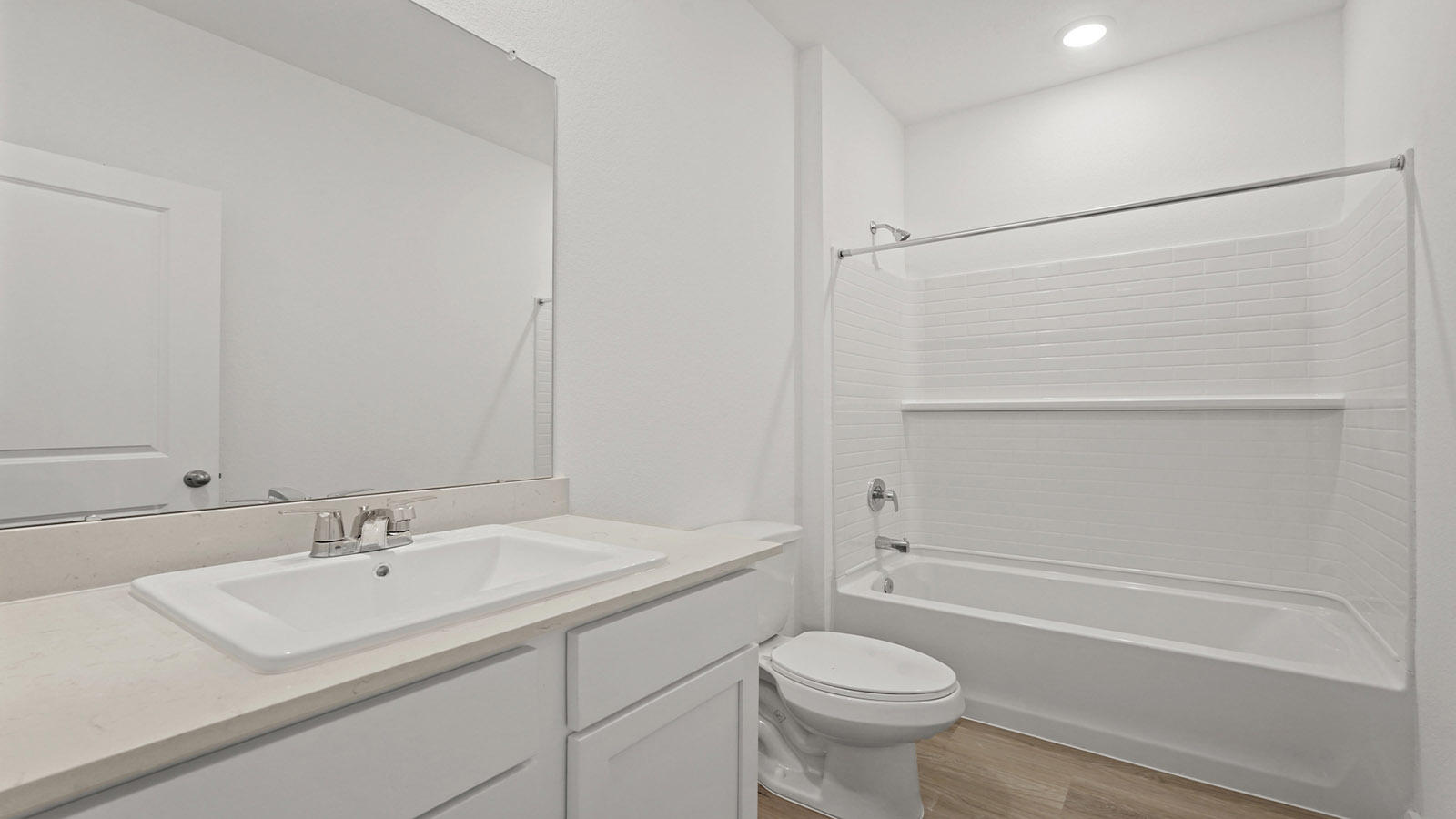 Secondary bathroom with tub/shower combo