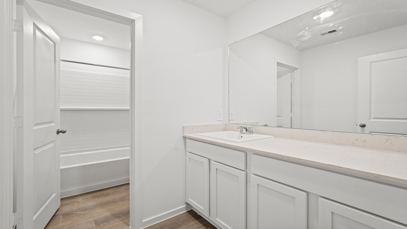 Secondary bathroom with tub/shower combo