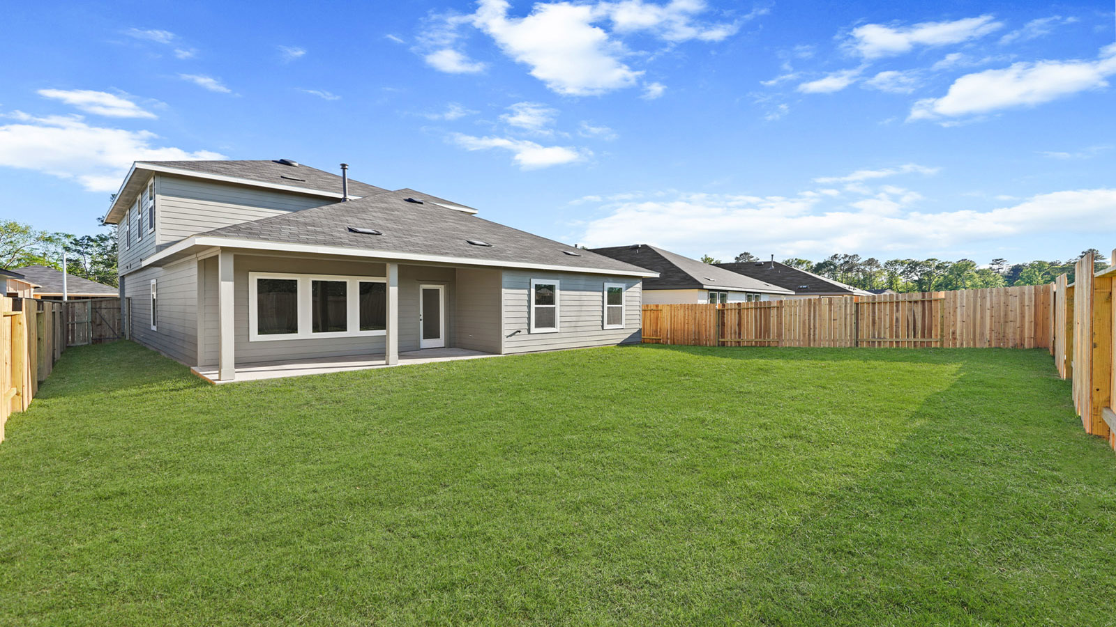 covered patio with overhead lighting