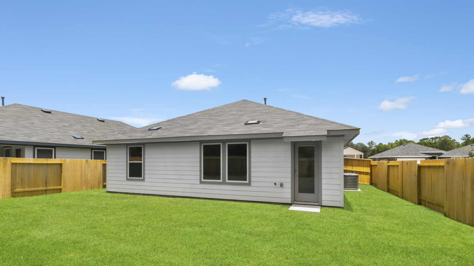 Model Open 7 days a week 105 Golden Eagle Blvd., New Waverly, TX 77358 1-2 story home, 3,4,5,6 bed homes with 1,2,3 baths.