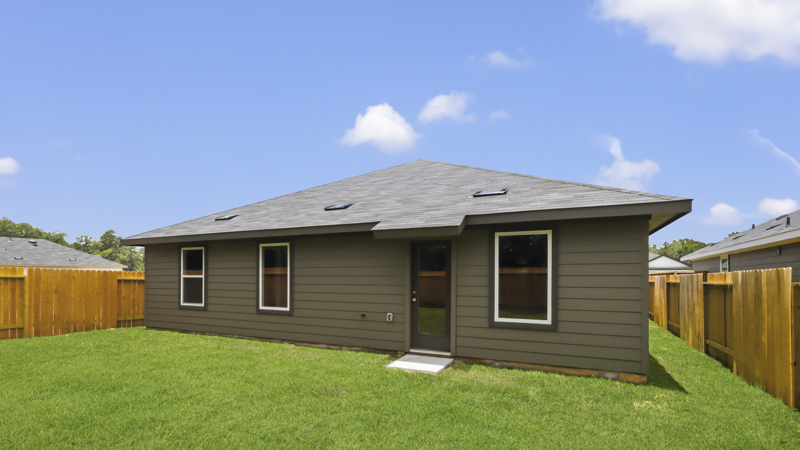 Model Open 7 days a week 105 Golden Eagle Blvd., New Waverly, TX 77358 1-2 story home, 3,4,5,6 bed homes with 1,2,3 baths.