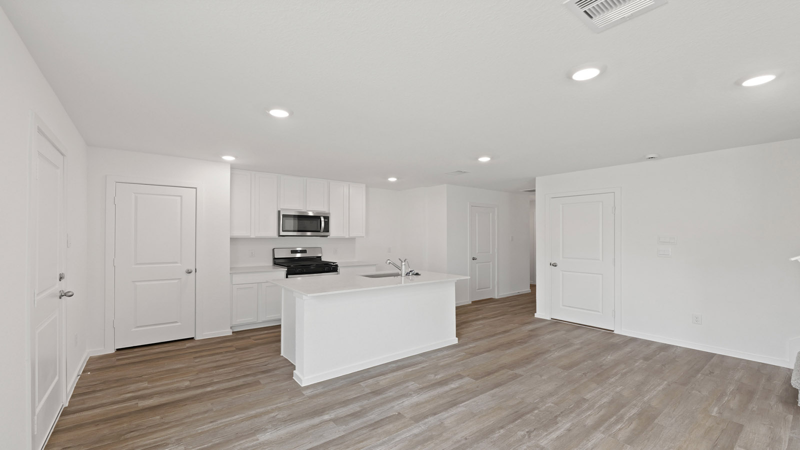 Model Open 7 days a week 15315 Lake Conroe Cove Drive, Willis, TX 77318 Lake Front Lots 1-2 story home, 3,4,5,6 bed homes with 1,2,3 baths.