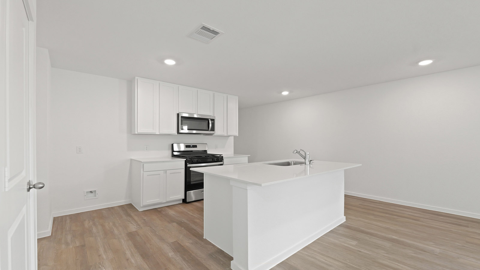 Model Open 7 days a week 15315 Lake Conroe Cove Drive, Willis, TX 77318 Lake Front Lots 1-2 story home, 3,4,5,6 bed homes with 1,2,3 baths.
