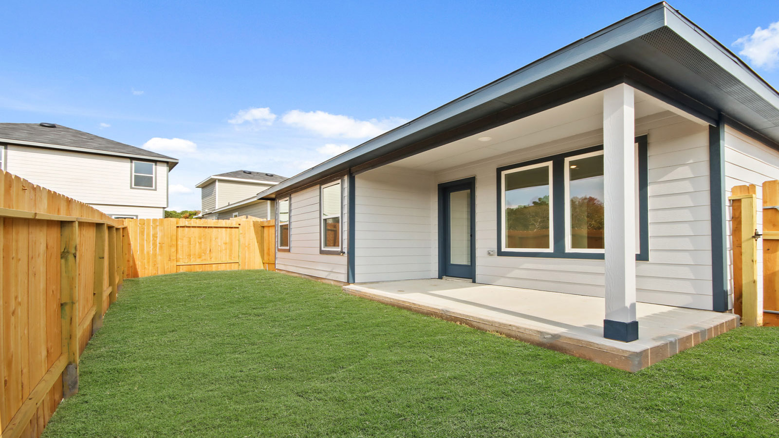 covered patio with overhead lighting