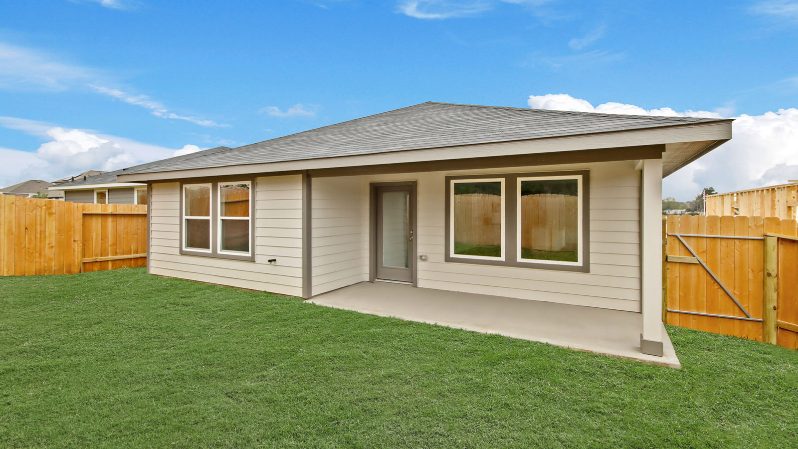 covered patio with overhead lighting
